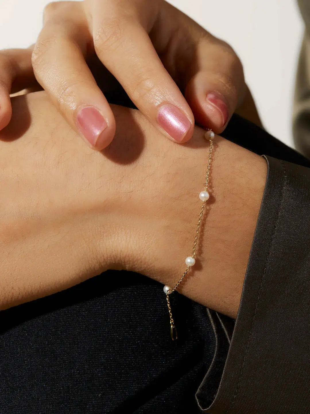 Delicate pearl bracelet – Elegant gold necklace with freshwater pearls for women